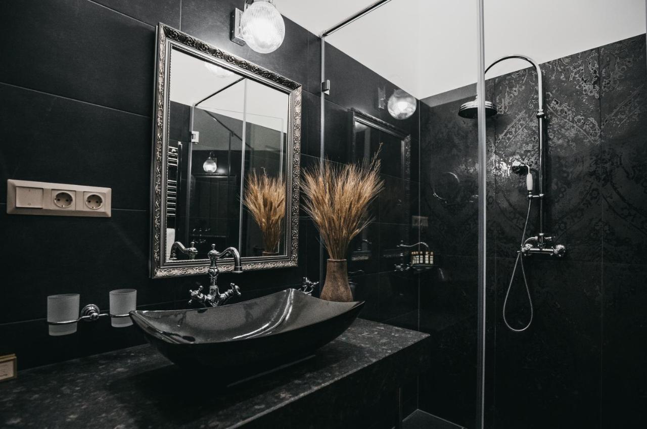 Room42 - Suites & Apartments Эстергом Экстерьер фото