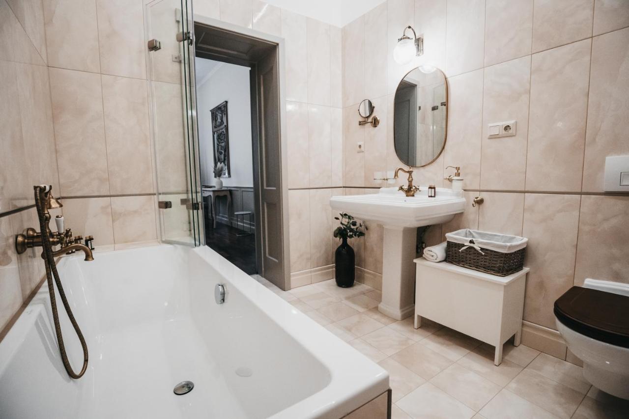 Room42 - Suites & Apartments Эстергом Экстерьер фото