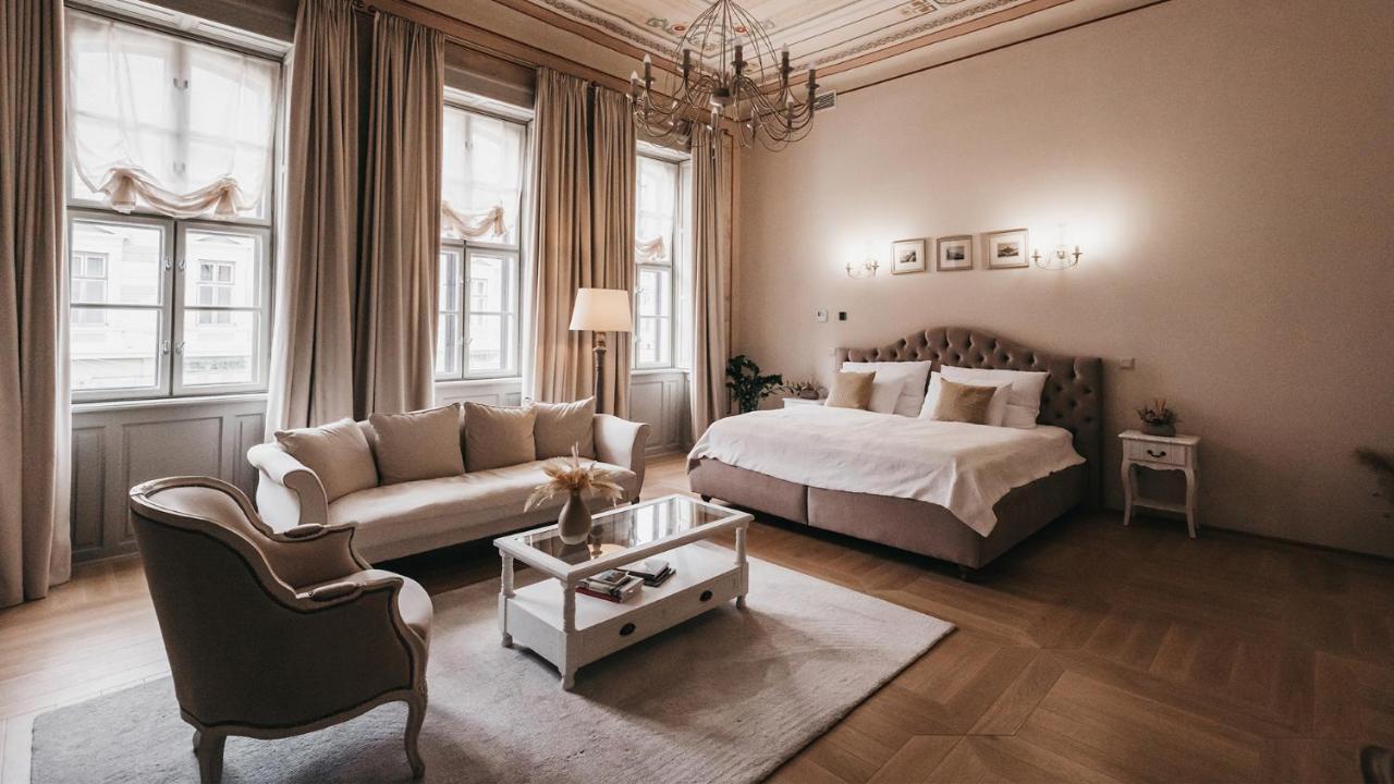 Room42 - Suites & Apartments Эстергом Экстерьер фото